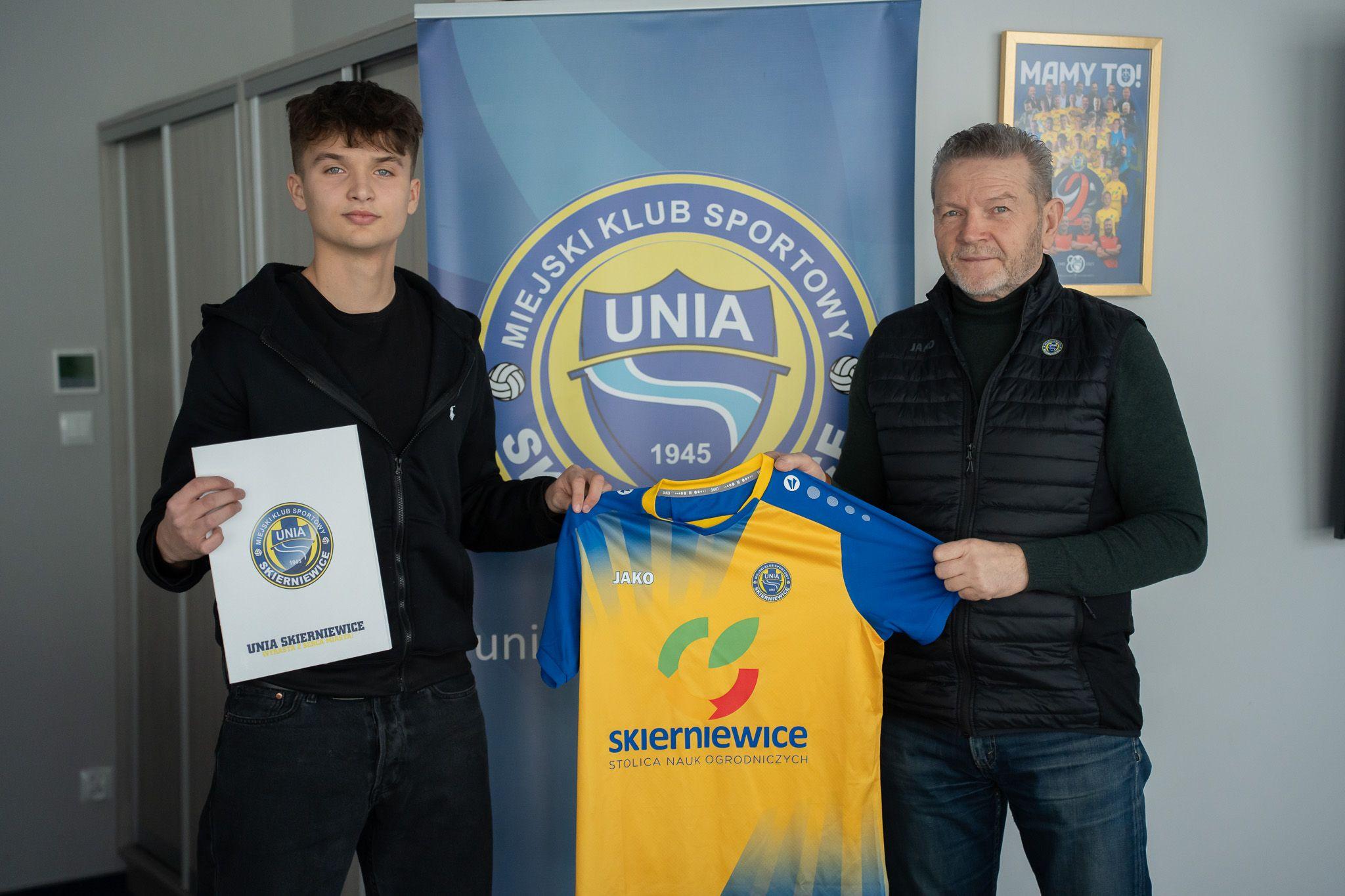 Igor Antosik na dłużej w Unii!